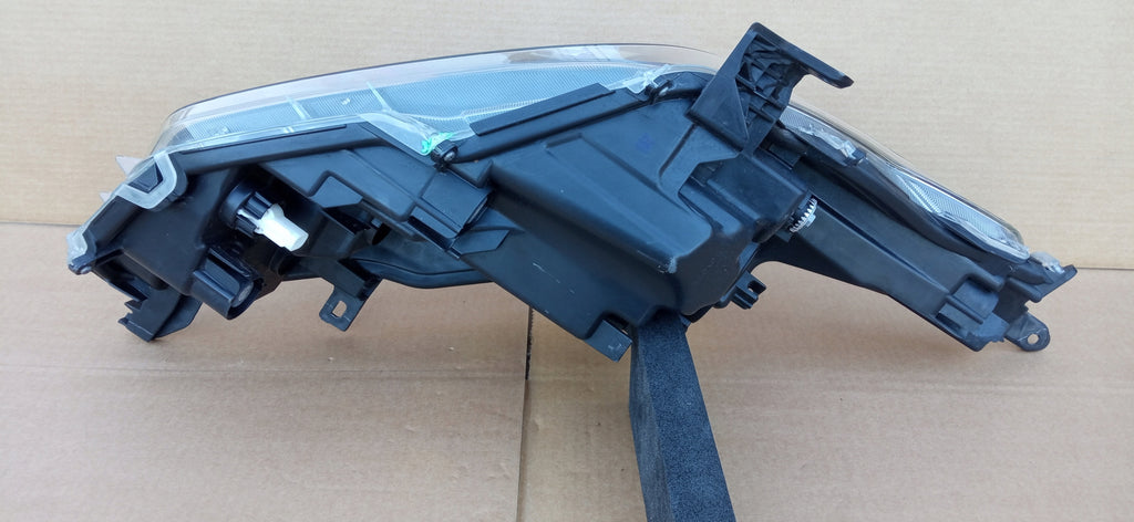 TOYOTA YARIS IV 4 19- LAMPA REFLEKTOR LEWY PRZÓD SOCZEWKA KOITO K0-6 EU