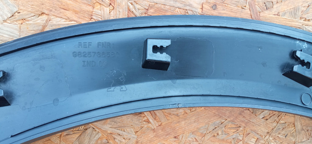PEUGEOT 2008 II 19- RADLAUFVERKLEIDUNG HINTEN RECHTS 9825736580