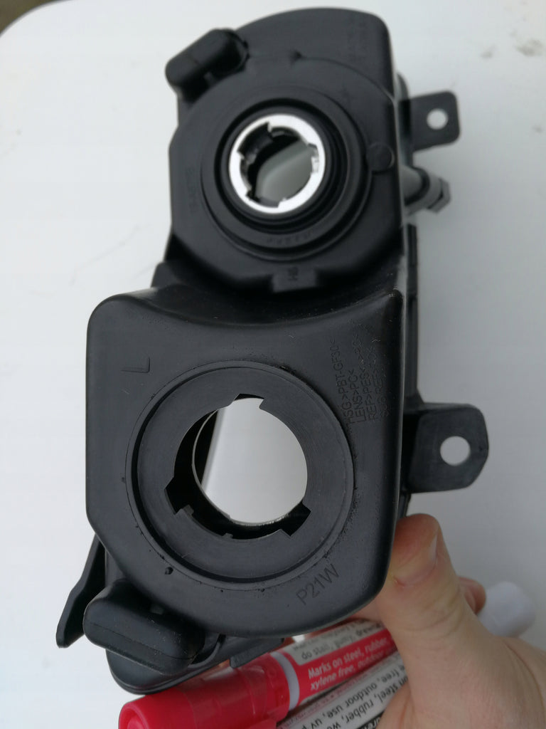 VW POLO V 06.09 LAMPA PRZECIWMGŁOWA HALOGEN TYC
