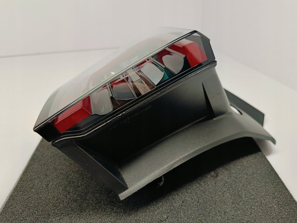 TESLA 3 III LIFT Y MY 20-RÜCKLEUCHTE LINKS LED 1502086-00-D