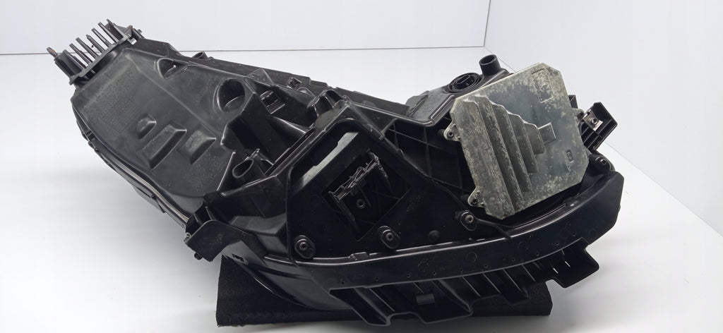 TESLA MODEL 3 III 17- LAMPA LEWA PRZÓD PRZEDNIA FULL LED 1077375-00-C