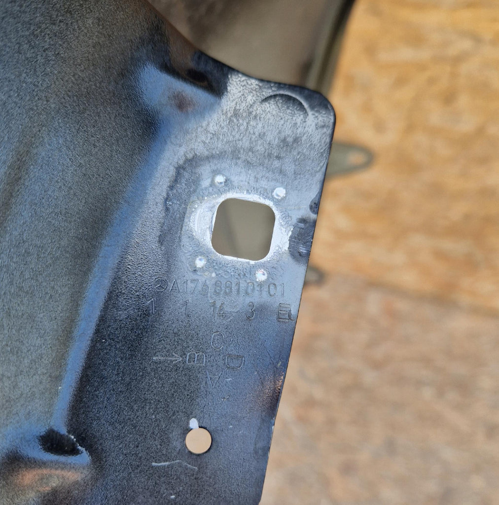 MERCEDES W176 A KLASA 12- BŁOTNIK LEWY PRZÓD LEWY PRZEDNI A1768810101