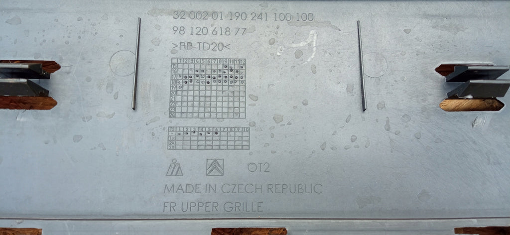 CITROEN C3 III 16- STOßSTANGENGRILL MITTE STOSSSTANGE VORNE 9812061877