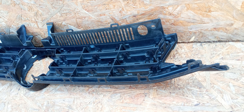VOLKSWAGEN TOURAN II 5TA 15- ATRAPA KRATKA GRILL ZDERZAKA PRZÓD 5TA853653B
