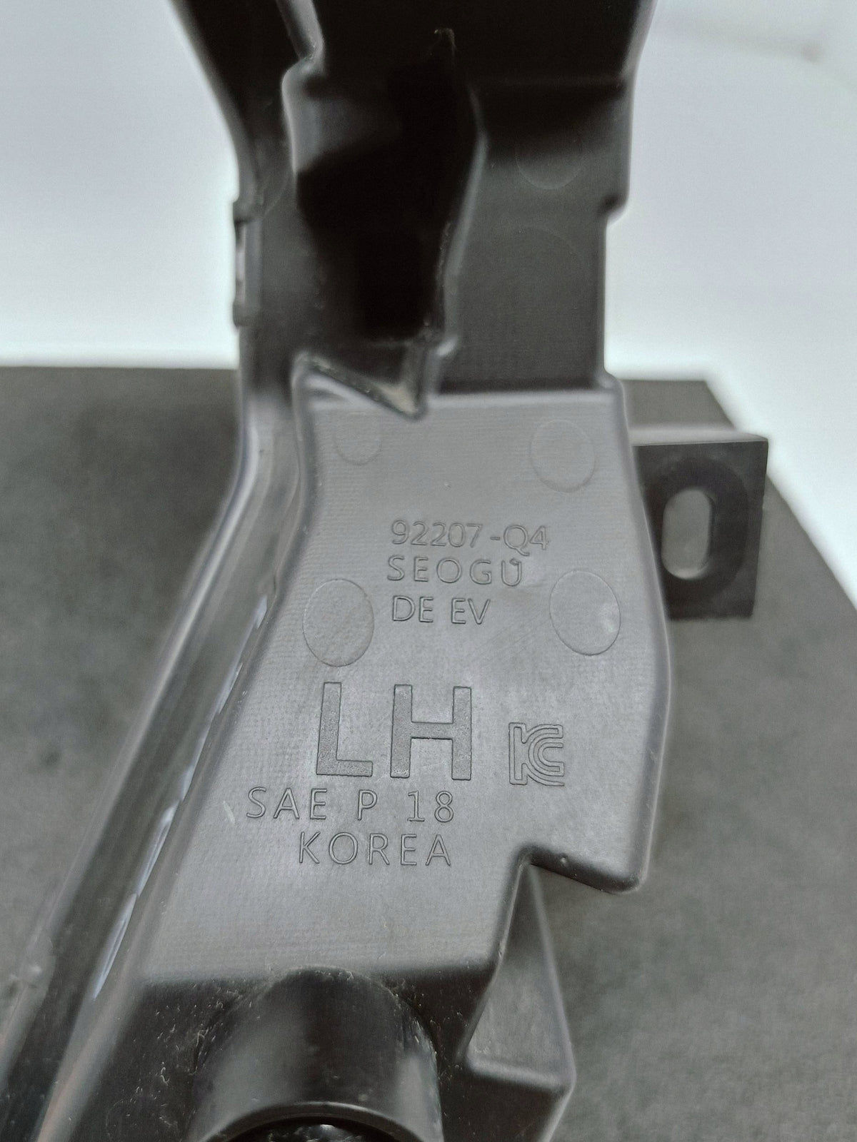 KIA Eniro I EV Lift 19- Halogen Przeciwmgłowy Lampa DRL Lewy Przód 92207-Q4 — zdjęcie 11 z 12