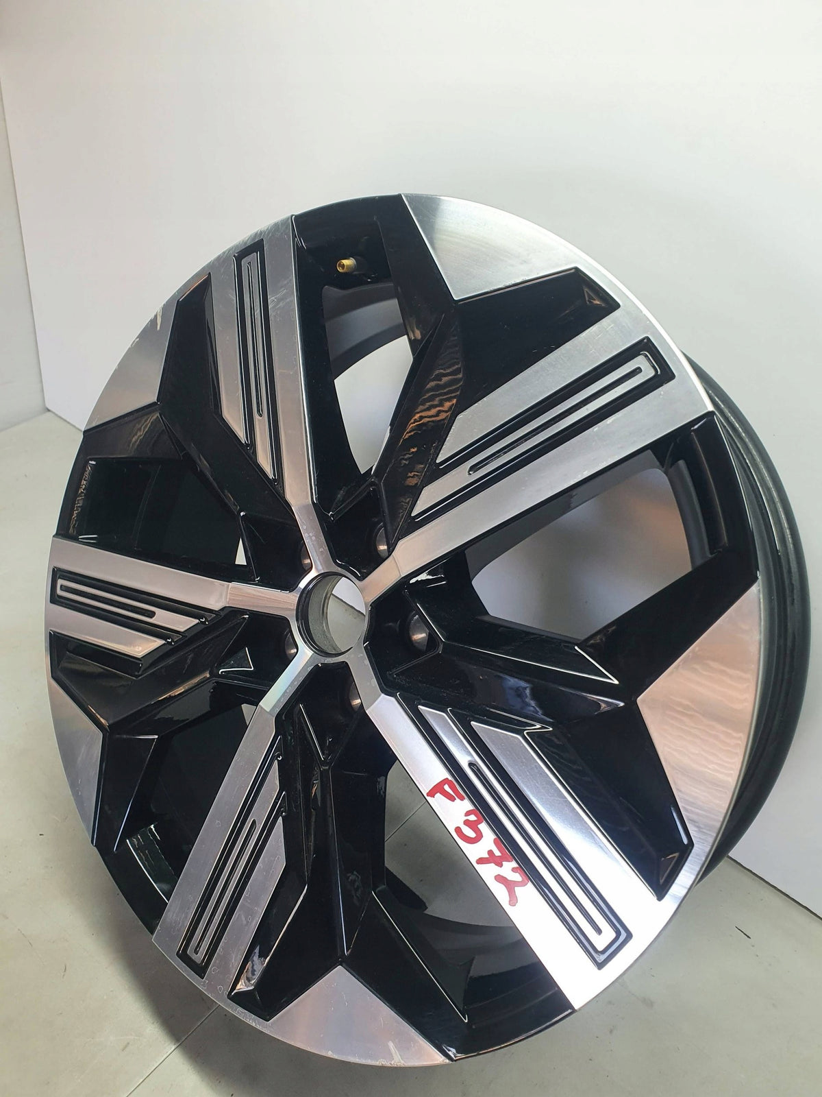 Renault Megane V E-Tech Jante Aluminium 7.0"x20" 5x114.3 ET34 403008508R — photo 4 sur 16