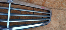 Load image into Gallery viewer, MERCEDES C KLASA W204 07- KRATKA ATRAPA GRILL ZDERZAKA PRZÓD A2048801283