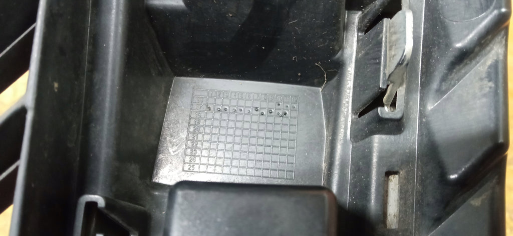 NISSAN QASHQAI II J11 LIFT 17- ATRAPA GRILL ZDERZAKA PRZEDNIEGO 62310HV00A