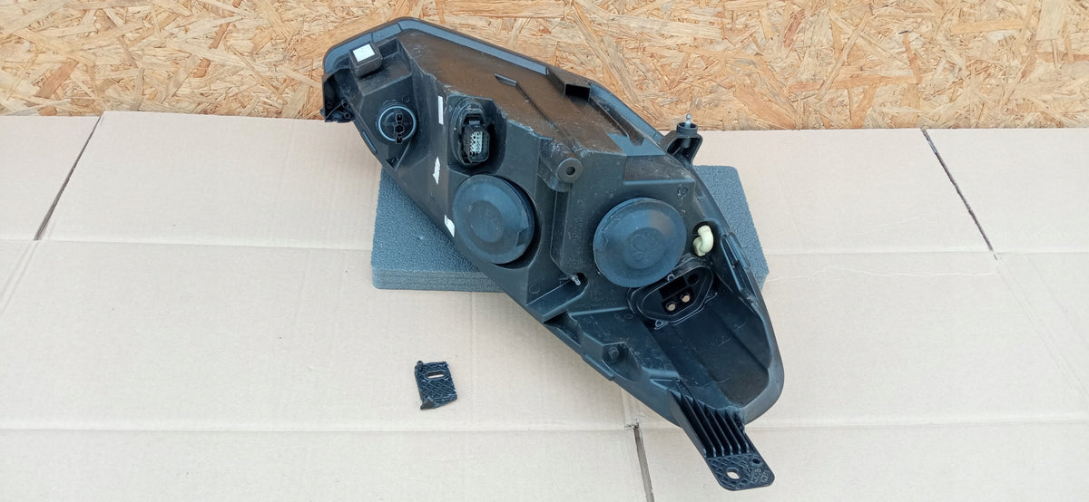 Ford Fiesta MK8 17- Lampa Lewa Przód Przednia Soczewka +led H1BB-13W030-Ce — zdjęcie 10 z 12
