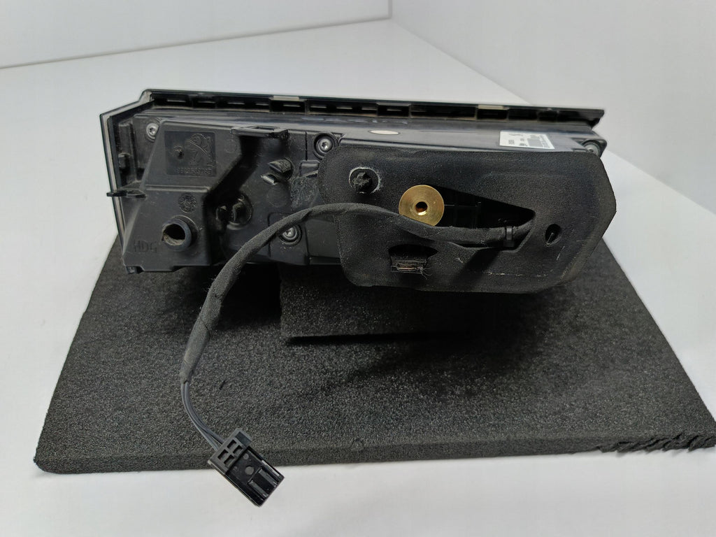 PEUGEOT 508 II 18- LAMPA KLAPY BAGAŻNIKA PRAWY TYŁ LED 9813508180