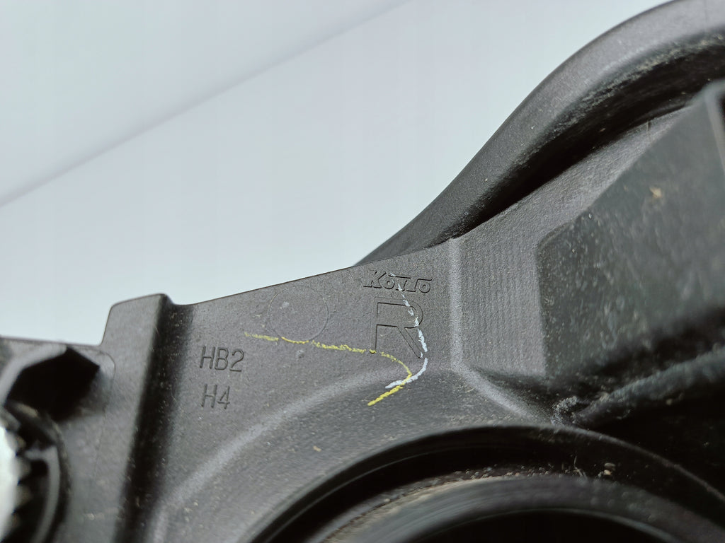 MAZDA 2 II DJ 14- LAMPA PRAWA PRZÓD PRZEDNIA PRAWA ZWYKŁA H4 DB5J-51030