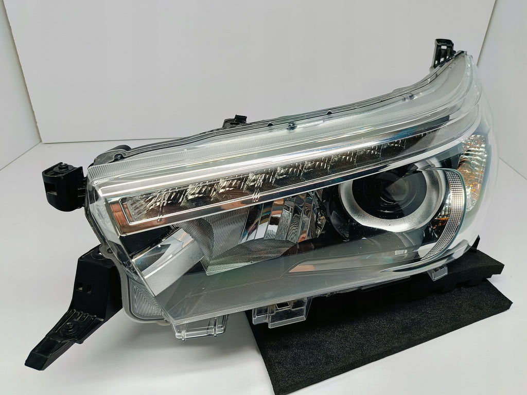 TOYOTA HILUX VIII 8 15-LAMPA REFLEKTOR LEWY PRZÓD SOCZEWKA LED KOITO 0K-56
