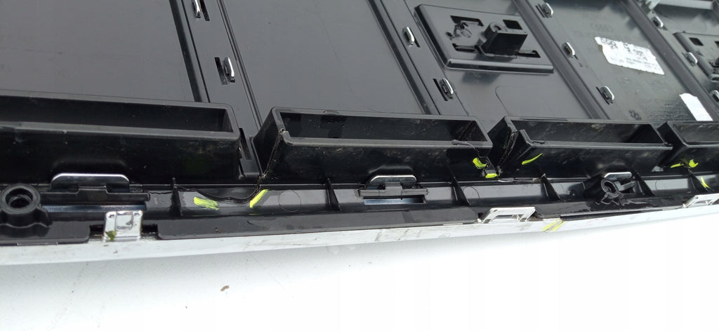 AUDI Q3 II 83A 18- KÜHLERGRILL STOSSSTANGE VORNE 83A853651E