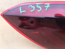 Załaduj zdjęcie do przeglądarki galerii, OPEL ASTRA K LAMPA LEWA TYŁ TYLNA KOMBI 39077374