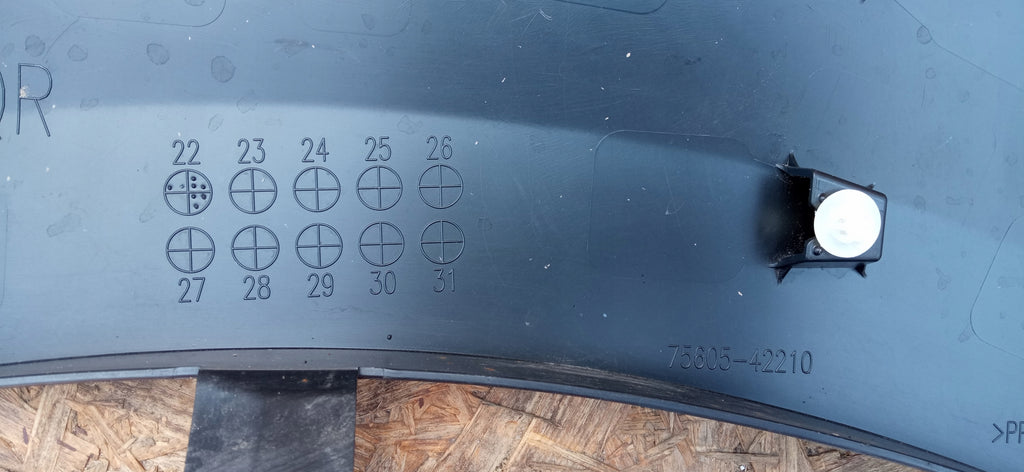 TOYOTA bZ4X BZ4X EV 21- LISTWA BŁOTNIKA PRAWY TYŁ PRAWA TYLNA 75605-42210