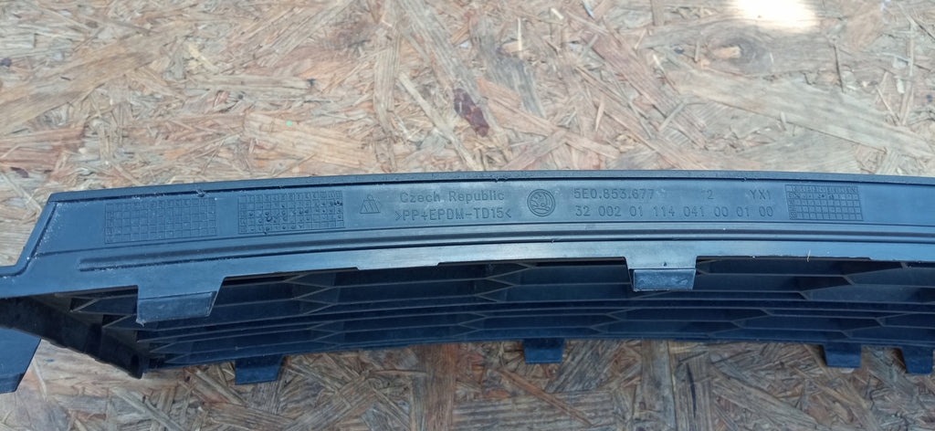 SKODA OCTAVIA III 13- ATRAPA GRILL KRATKA ZDERZAKA PRZEDNIEGO 5E0853677