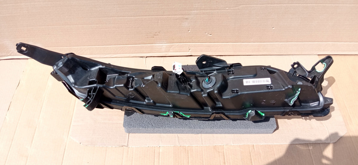Mitsubishi Eclipse Cross Lift 21- Lampa Lewa Przód LED DRL EDM922-05010 — zdjęcie 11 z 15