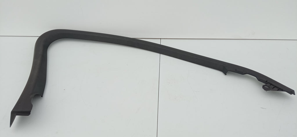 MERCEDES C KLASSE W205 14- RAHMEN LEISTE TÜR SCHEIBE VORNE LINKS A2057270171