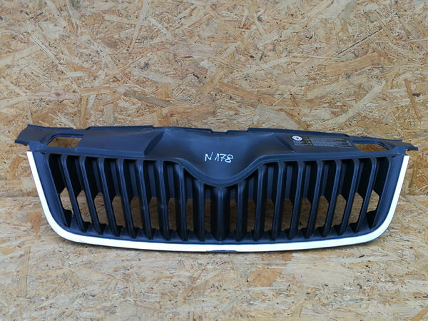 SKODA FABIA 2 II LIFT 10- CALANDRE CALANDRE GRILLE PARE-CHOCS AVANT 5J0853668D