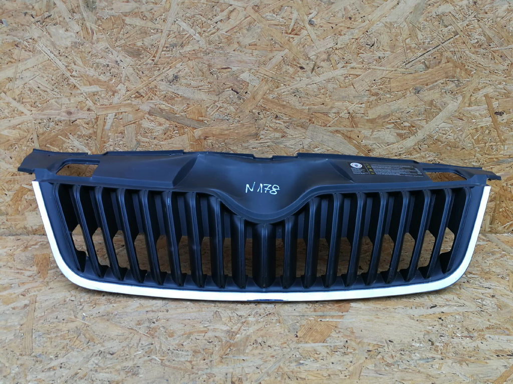 SKODA FABIA 2 II LIFT 10- ATRAPA GRILL KRATKA ZDERZAKA PRZÓD 5J0853668D