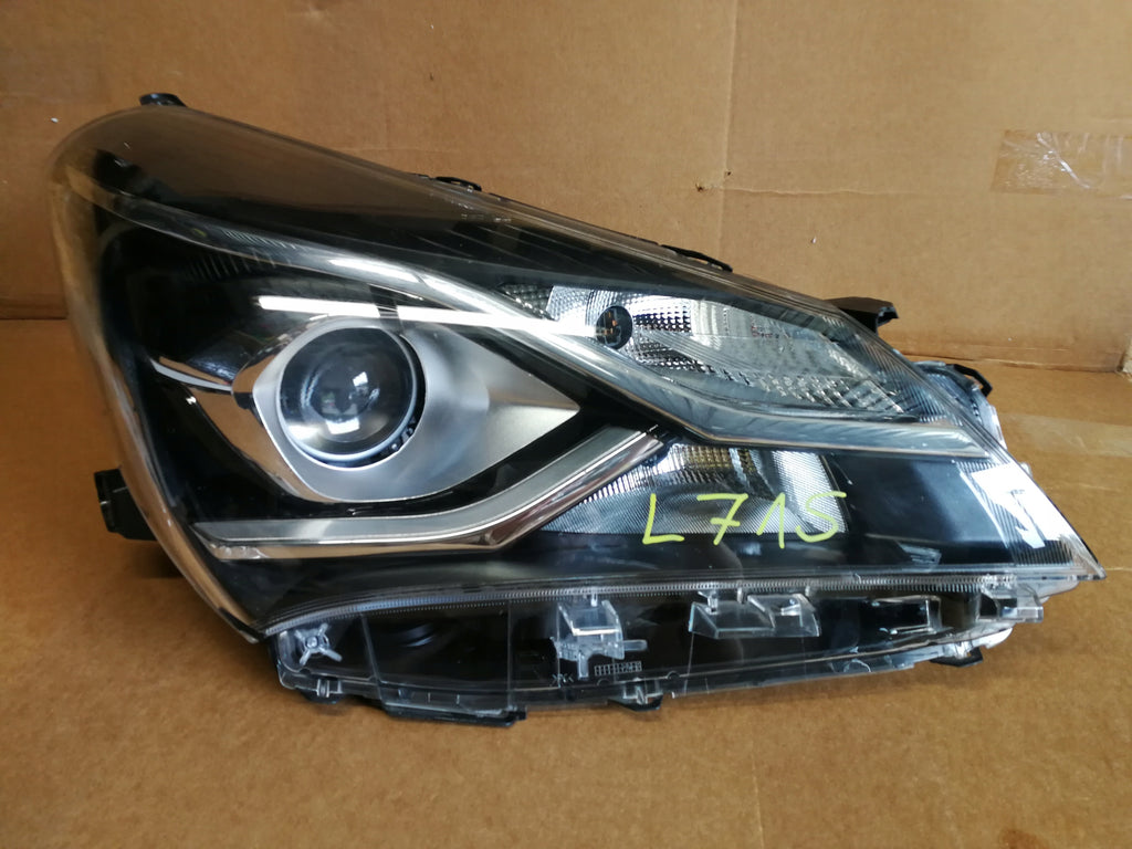 TOYOTA YARIS III LIFT 17- SCHEINWERFER RECHTS VORNE KOITO 0D-197