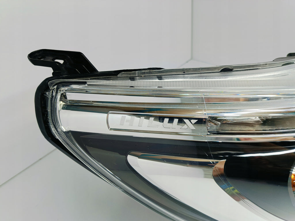 TOYOTA HILUX VIII 8 15-LAMPA REFLEKTOR PRAWY PRZÓD SOCZEWKA LED KOITO 0K-56
