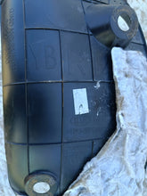 Laden Sie das Bild in den Galerie-Viewer, KIA RIO IV 4 17- RADHAUS RECHTS HINTEN RECHTS HINTEN 86822-H8000 86826-H8000