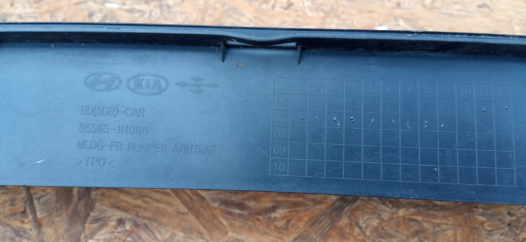 KIA CEED I 06- ATRAPA KRATKA ŚRODKOWA GRILL ZDERZAKA PRZÓD 86565-1H000