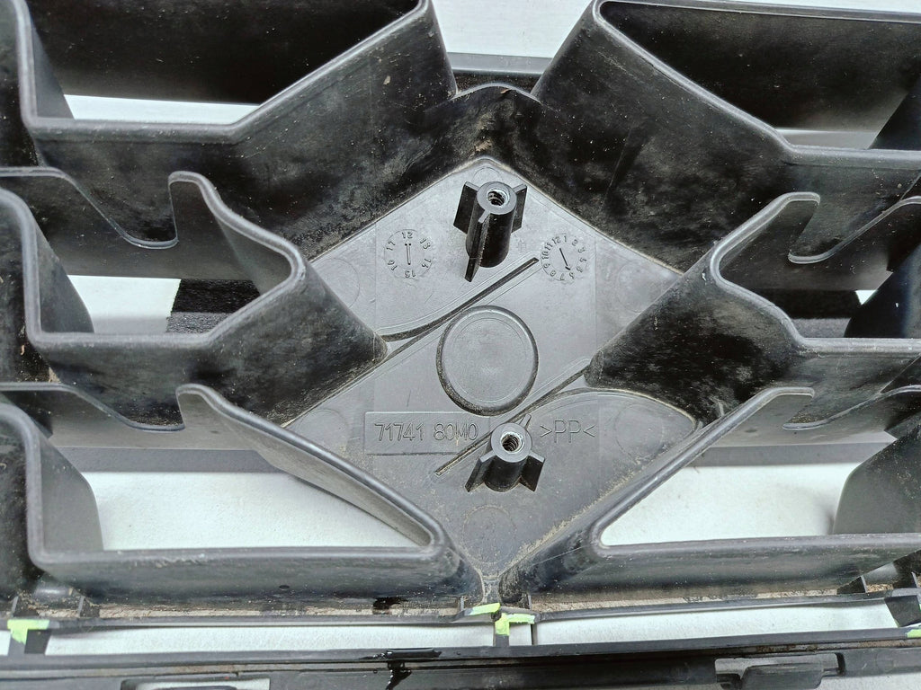 Suzuki Splash LIFT 12- KÜHLERGRILL STOSSFÄNGER VORNE EMBLEM 7174180M0