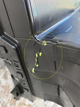 Load image into Gallery viewer, PEUGEOT 3008 III 23- KIEROWNICA WLOT POWIETRZA ROLETA ŻALUZJA 9841341080