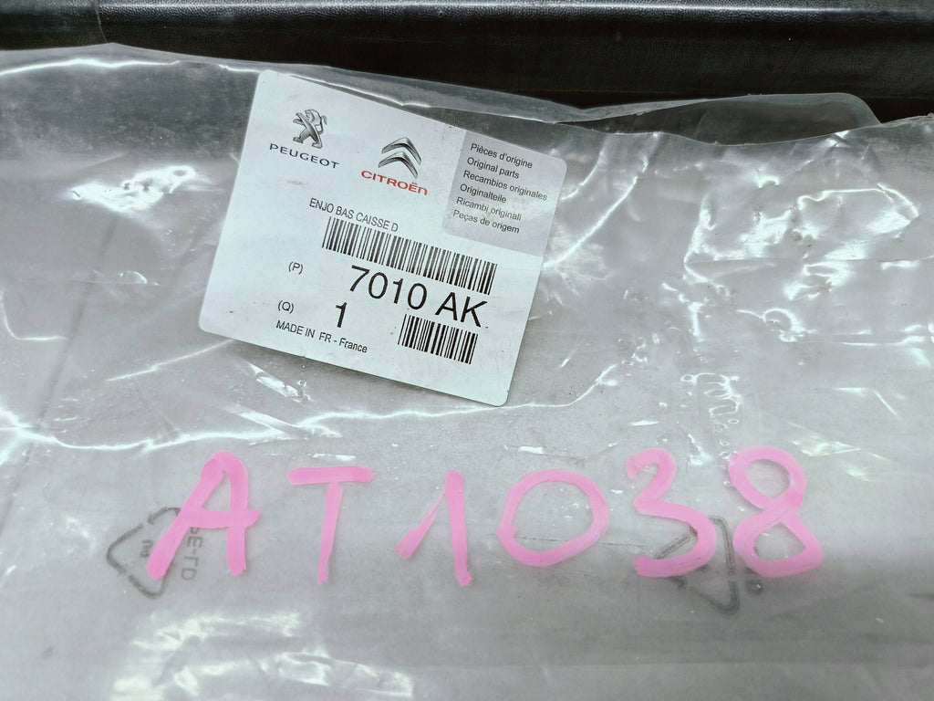 Citroen DS3 09- PRÓG PRAWY LISTWA PROGOWA NAKŁADKA PRAWA 96704693