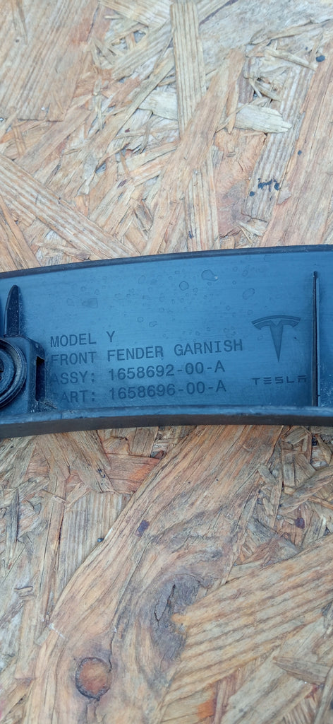 TESLA MODEL Y 20- VERKLEIDUNG KOTFLÜGEL RECHTS VORNE 1658696-00-A