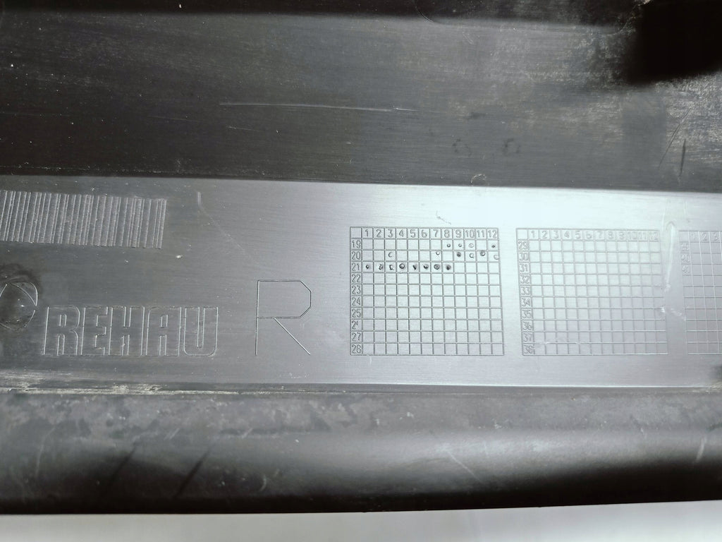 Skoda Enyaq iV 20- LISTWA NAKŁADKA DRZWI PRAWY TYŁ 5LA854950