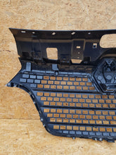 Load image into Gallery viewer, RENAULT MASTER IV 4 19- ATRAPA GRILL ZDERZAKA PRZEDNIEGO 623109048R