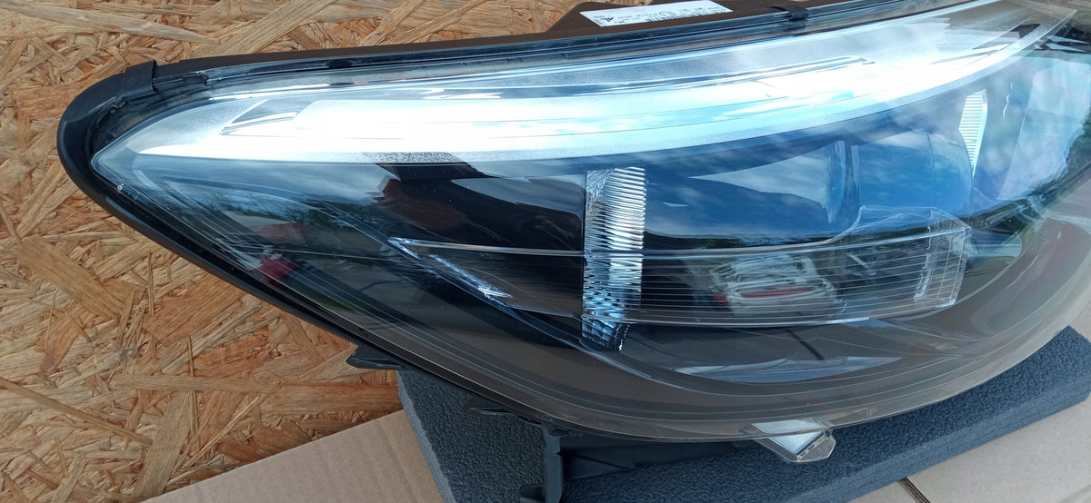 Renault Captur 13- Leuchte Vorne Rechts Scheinwerfer 130702444900 — Foto 2 von 15