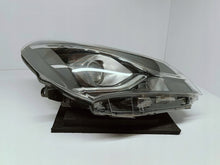 Laden Sie das Bild in den Galerie-Viewer, TOYOTA YARIS III LIFT 17- SCHEINWERFER RECHTS VORNE LINSE+LED EU KOITO OD-197