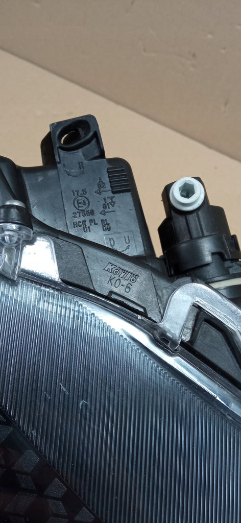 TOYOTA YARIS IV 4 19- LAMPA REFLEKTOR PRAWY PRZÓD SOCZEWKA KOITO K0-6 EU