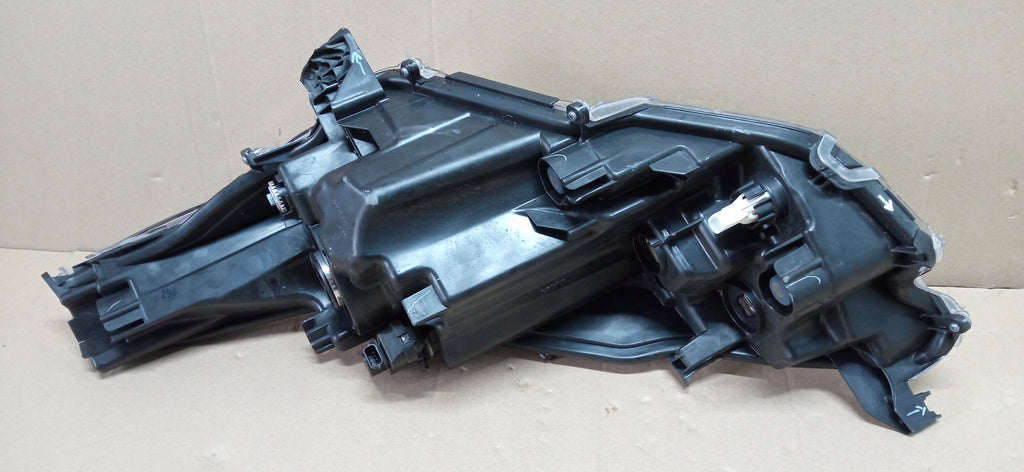 TOYOTA YARIS IV 4 19- LAMPA REFLEKTOR PRAWY PRZÓD SOCZEWKA KOITO K0-6 EU