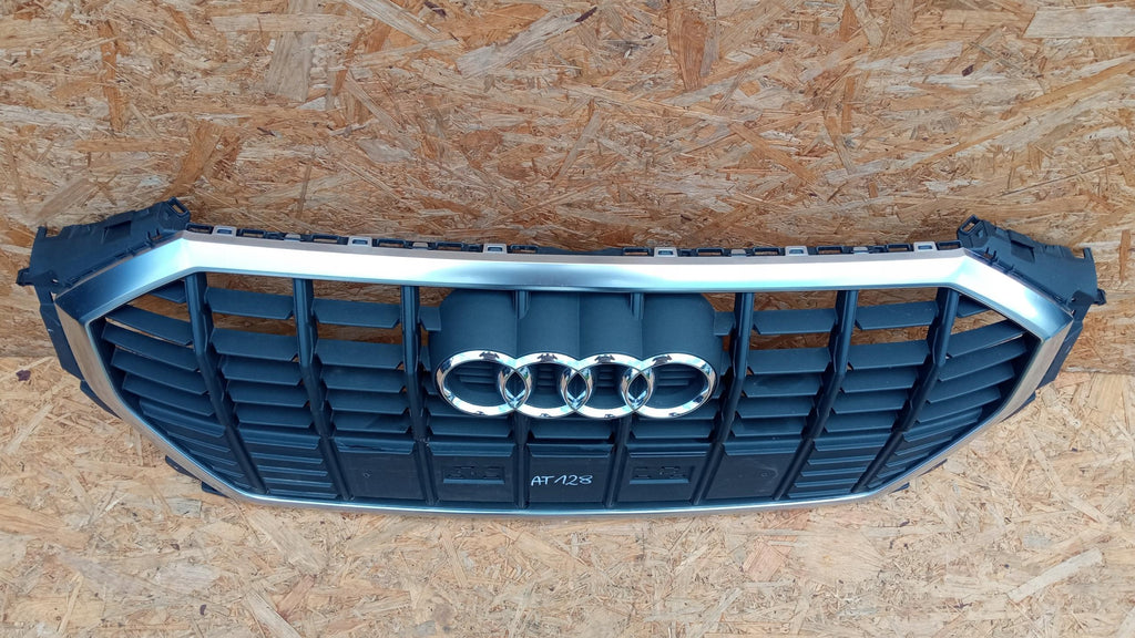 AUDI Q3 II 83A 18- ATRAPA KRATKA GRILL