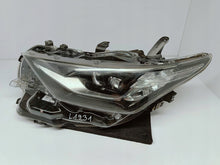 Laden Sie das Bild in den Galerie-Viewer, Toyota Auris II LIFT E18 15- LAMPA LEWA PRZÓD FULL LED EU 81150-02K60