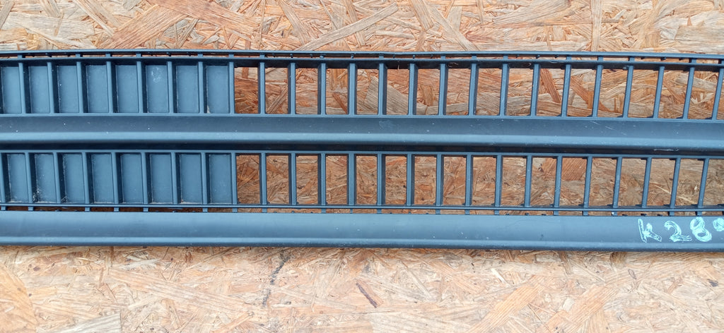 SKODA CITIGO 11- UNTERER GRILL STOSSFÄNGER VORNE 1ST853677B