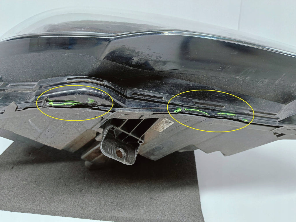 Opel Astra K V 15- LAMPA PRAWA PRZÓD SOCZEWKA ZWYKŁA + LED 39158006