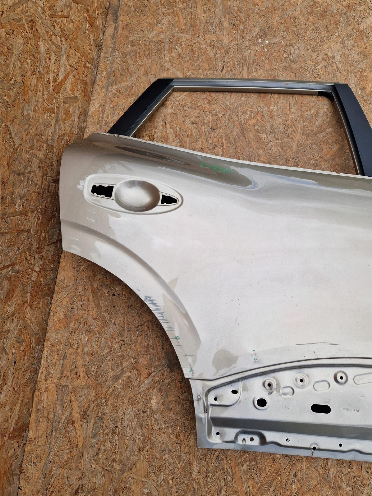 Renult Kadjar 15- Rear Right Door Rear 821525757R — photo 12 of 16