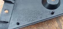 Load image into Gallery viewer, NISSAN LEAF II 17- OBUDOWA OSŁONA GNIAZDA PORTU ŁADOWANIA 657305SH0A