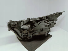 Laden Sie das Bild in den Galerie-Viewer, Toyota RAV 4 V LIFT 22- SCHEINWERFER RECHTS VORNE FULL LED EU 81145-42E10