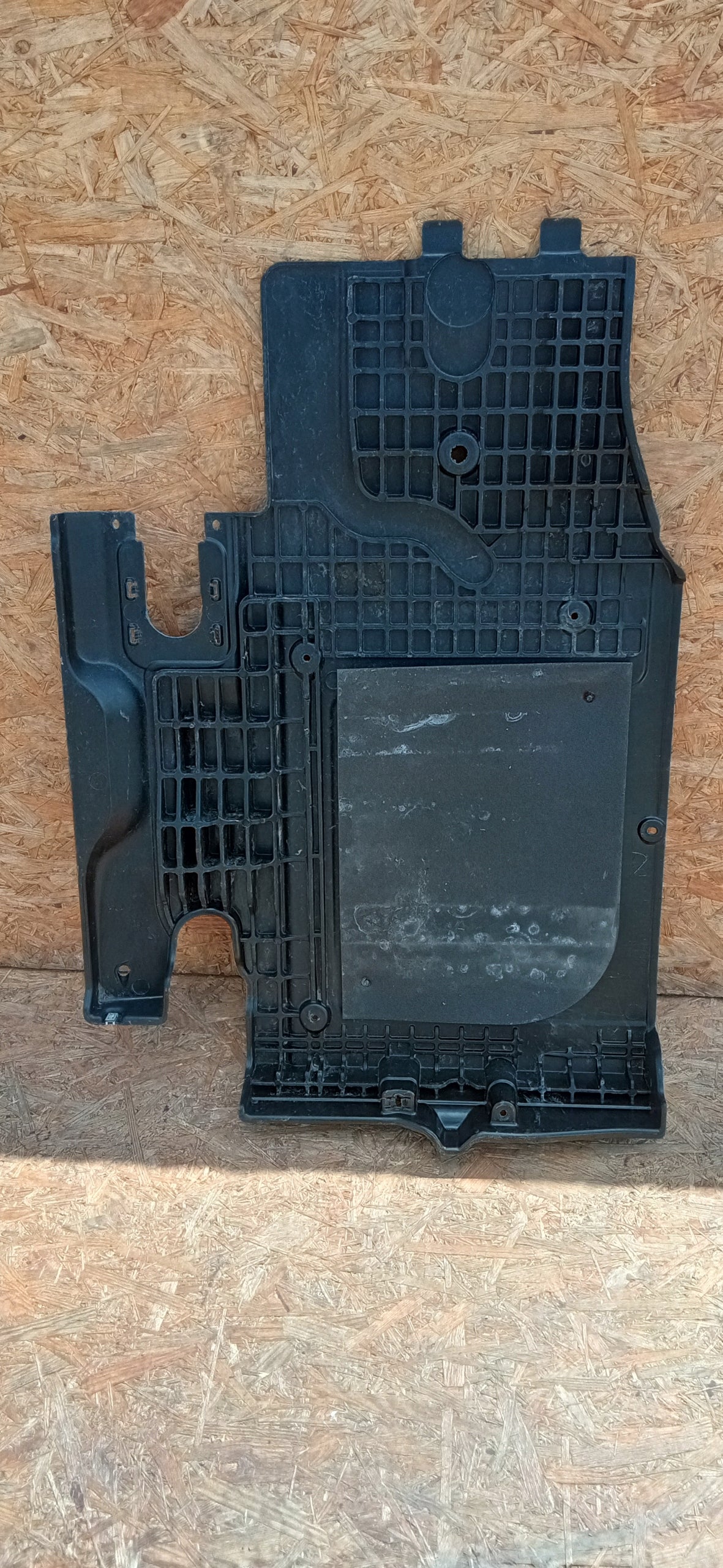 Passat B8 Superb III 15- Plate Protective Left Cover Podwozia 3Q0825101E — photo 7 of 10