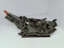Laden Sie das Bild in den Galerie-Viewer, TOYOTA YARIS IV 4 19- SCHEINWERFER LINKS VORNE VOLL-LED KOITO K0-8 EU