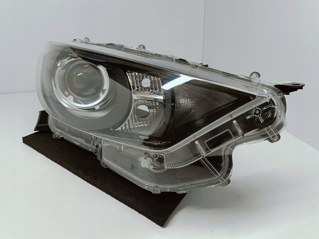 TOYOTA YARIS IV 4 P21 19-LAMPA REFLEKTOR PRAWY PRZÓD SOCZEWKA KOITO K0-6 EU