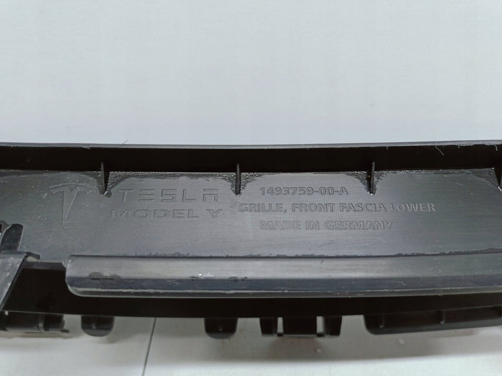 Tesla Model Y MY 20- ATRAPA KRATKA DOLNA ZDERZAKA PRZÓD 1493759-00-A