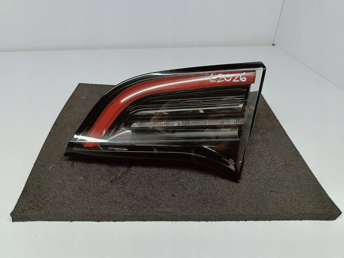 Tesla 3 M3 Lift Y 20- Lampa Klapy Bagażnika Prawy Tył LED OE 1502089-00-B — zdjęcie 1 z 12